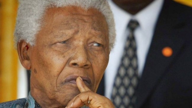 Mandela cumple ocho días hospitalizado en estado grave, pero estable