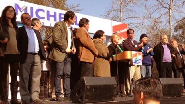 Camila Vallejo acompañó por primera vez a Bachelet en campaña