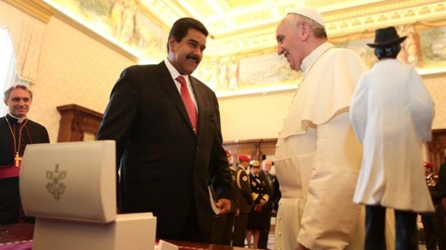 Opositores venezolanos esperan que Maduro cambie tras reunión con el papa