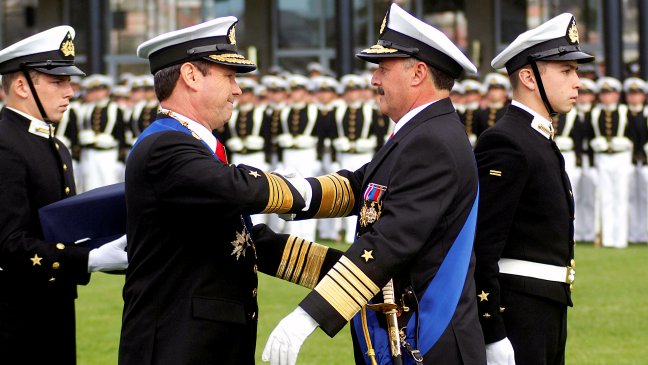 González entregó el mando de la Armada con nueva alusión al 27-F