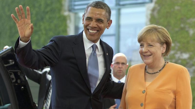 Merkel recibió a Obama a su llegada a la Cancillería en Berlín