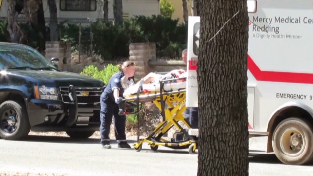 EE.UU.: Joven se cortó las manos luego de apuñalar a su padre