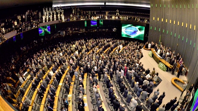 Senado brasileño desempolvó proyecto para reducir precio del transporte