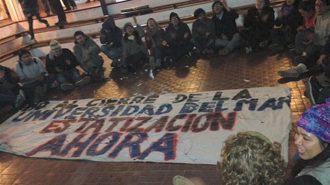 Carabineros desalojó toma en oficinas de la seremi de Educación de Valparaíso