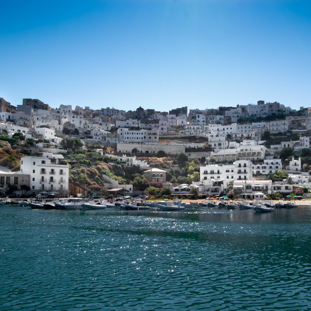 La isla gay creada por el fascismo en Italia