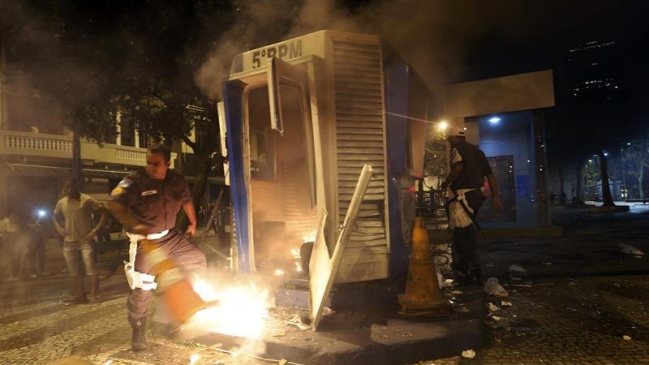 Brasileños mantienen protestas pese a rebaja de pasajes