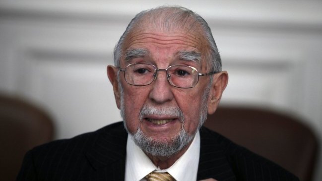 Senador Mariano Ruiz-Esquide será operado tras sufrir infarto