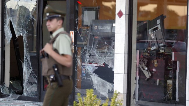Delincuentes robaron dinero y relojes de mall