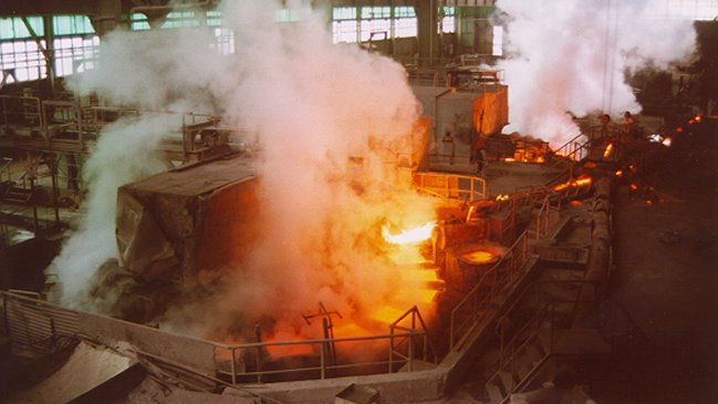 Economistas advierten riesgo de déficit por baja del precio del cobre