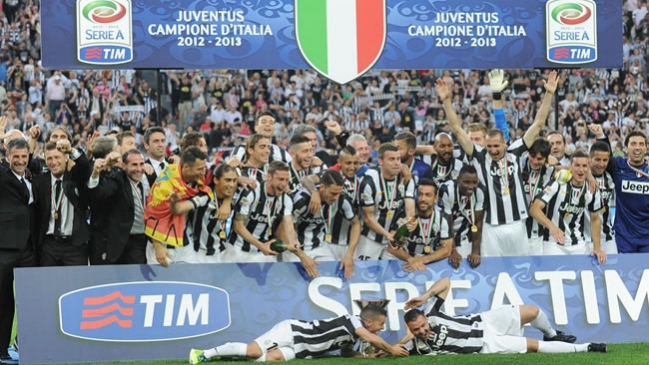 Policía fiscal registra oficinas de 41 clubes italianos