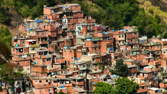 Enfrentamientos en favela de Río de Janeiro dejan al menos ocho muertos