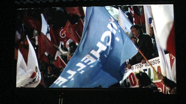 Publicista: La franja no da ni para saludo a la bandera