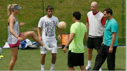   Maria Sharapova se lució dominando un balón 