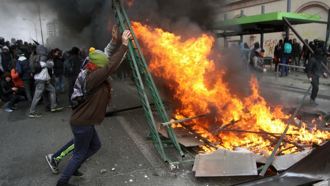 Carabineros detuvo a 102 personas tras los disturbios en Santiago