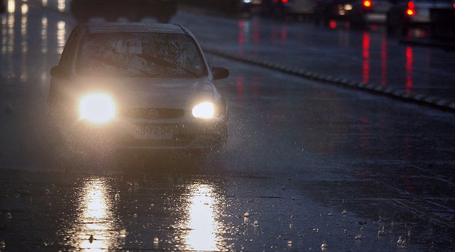 Sistema frontal deja a 200 mil clientes sin luz
