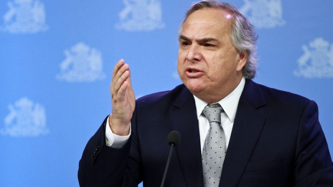 Chadwick y desalojo de liceos: El Gobierno cumplió con su obligación