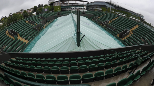 La lluvia retrasó la jornada en las canchas exteriores de Wimbledon
