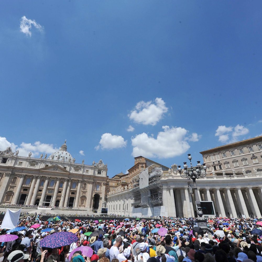 Prelado fue detenido en investigación sobre el banco del Vaticano