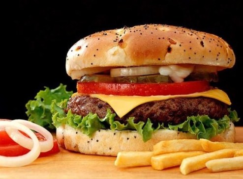 ¿Realmente no se puede nadar después de comer?