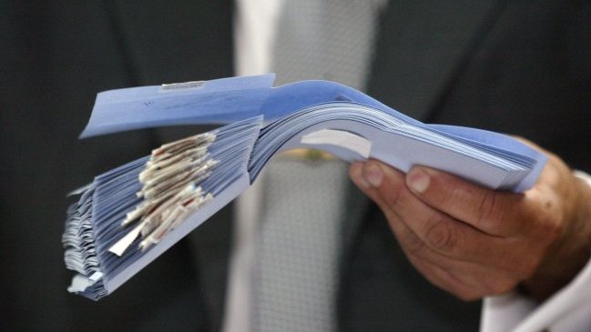 Despegó avión que traslada votos de las primarias hacia Juan Fernández