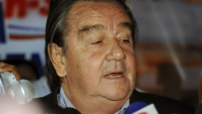 Primarias: Labbé fue recibido con manifestaciones en local de votación