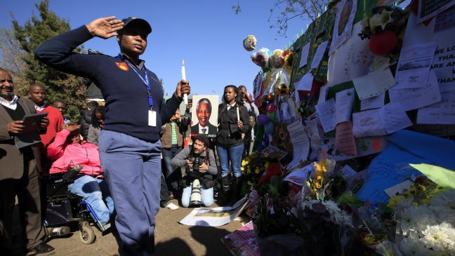 Sudáfrica reza por Mandela en su noveno día de estado crítico