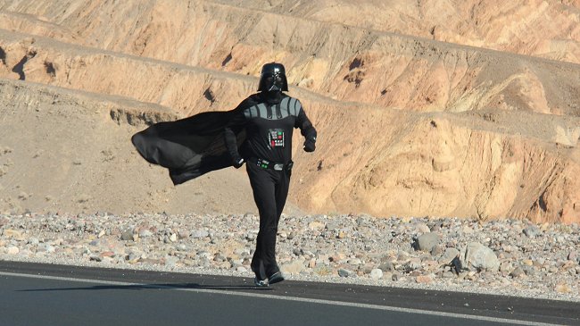 Hombre corrió bajo 53 grados Celsius disfrazado de Darth Vader