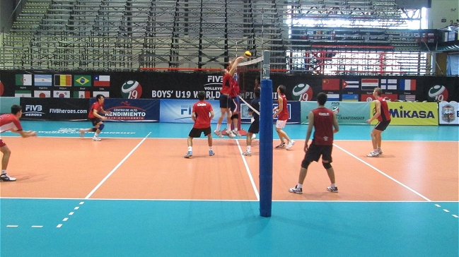 La selección chilena sub 19 de voleibol enfrenta un duelo histórico