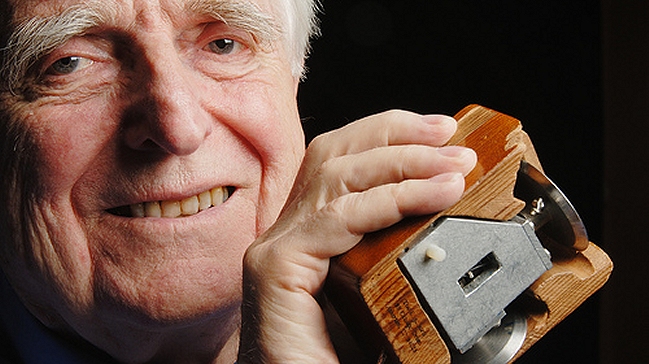 Murió Doug Engelbart, el inventor del 