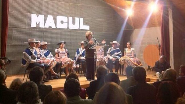 Bachelet salió a terreno con Claudio Orrego