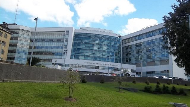 Niña que sobrevivió a doble parricidio de Lumaco se recupera en Hospital Regional