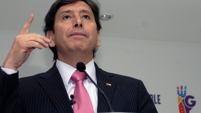 Lavín pidió a Laurence Golborne sumarse a la campaña de Longueira