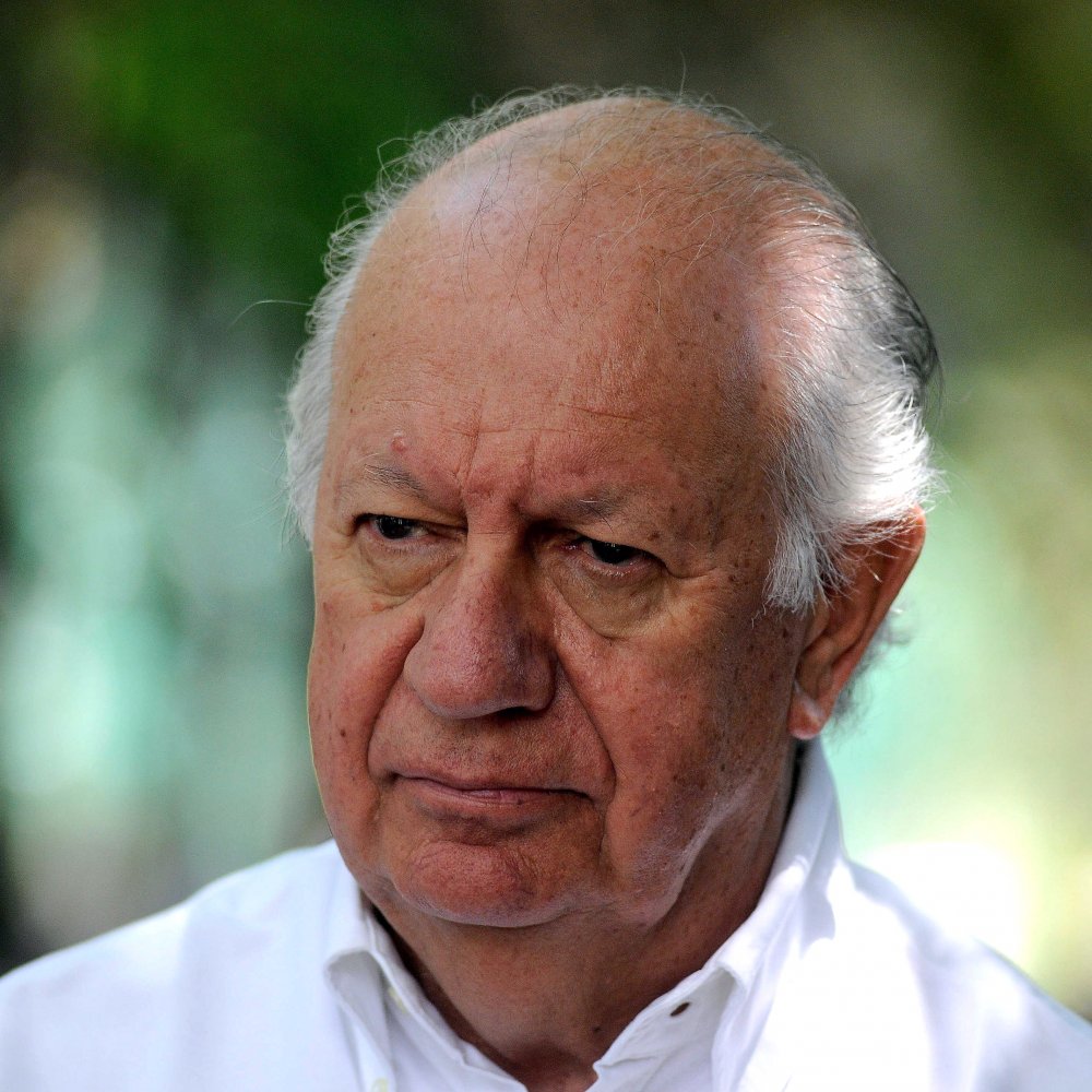 Ricardo Lagos enfrenta una demanda por paternidad