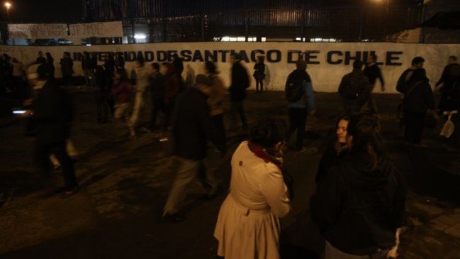 Estudiantes de la Usach no depondrán la toma pese a ultimátum del rector