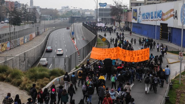 Encuesta Cooperativa: Fuerte baja en el apoyo a marchas estudiantiles