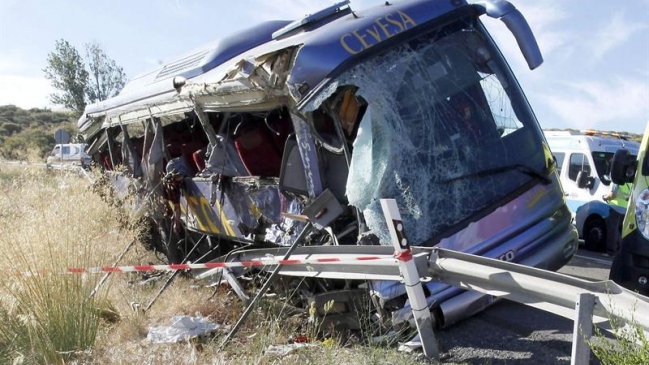 Dos chilenos murieron en accidente de bus en España