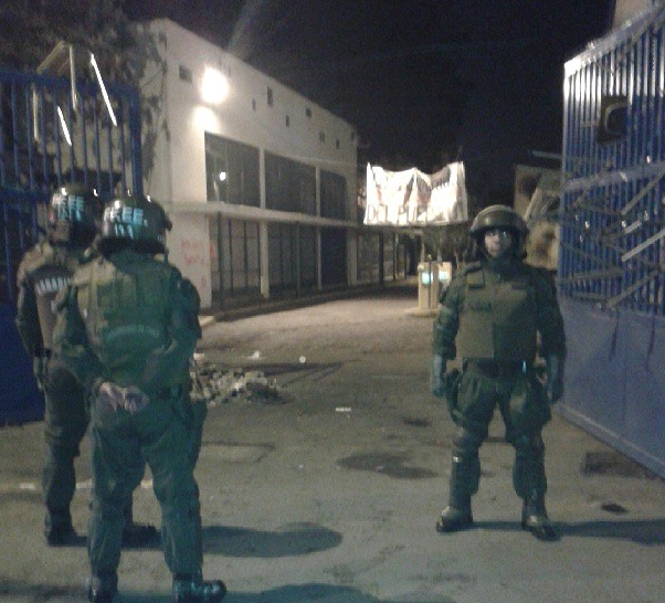 Carabineros inició el desalojo de la toma en la Usach