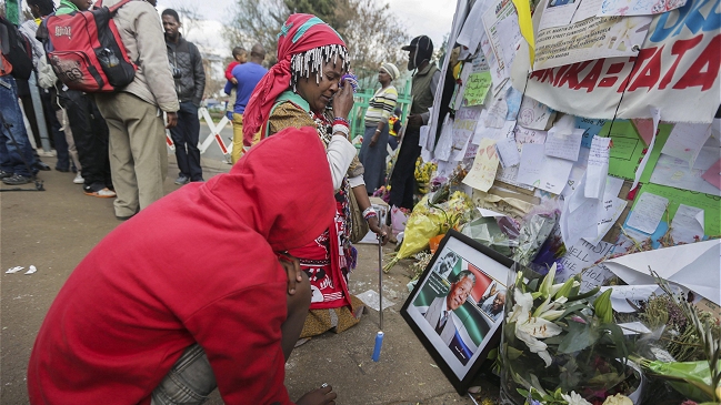 Mandela continúa respondiendo al tratamiento luego de 33 días hospitalizado