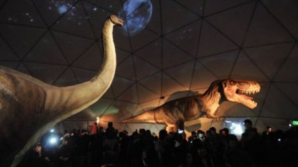 Dinosaurios gigantes en la Estación Mapocho