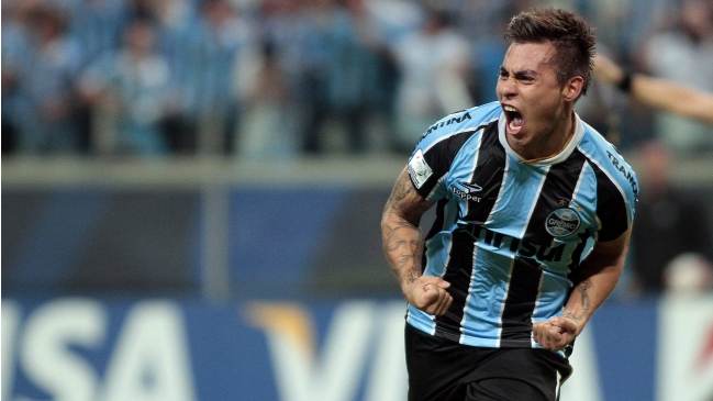 Eduardo Vargas anotó un doblete ante Botafogo por el Brasileirao