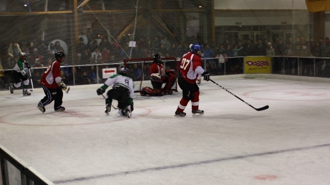  Se realizó primer torneo de hockey sobre hielo en Chile  