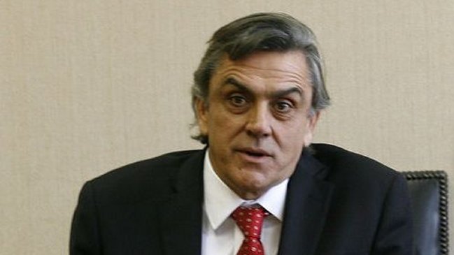 La reacción en las redes sociales de los políticos tras la bajada de Longueira