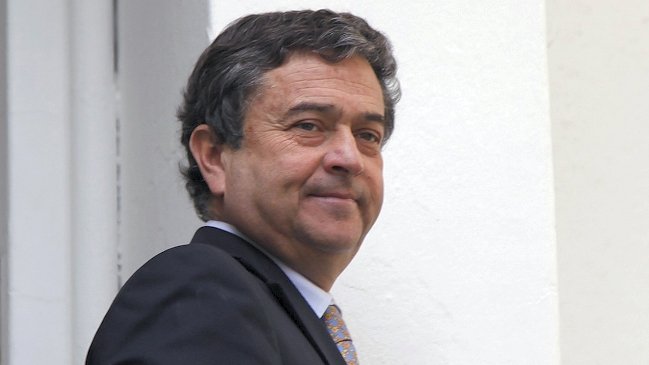 Coloma y bajada de Longueira: No tiene que ver con la enfermedad de su hijo