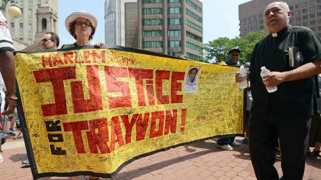 Siguen las protestas por caso que reabrió el debate racial en EE.UU.