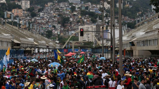 Consulado chileno en Río extendió horario por encuentro con el papa