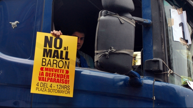 Mall Barón: Dirigentes acudieron a La Moneda para pedir renuncia de Contralor