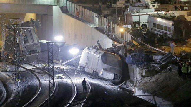Tren con 240 pasajeros sufrió descarrilamiento en Santiago de Compostela