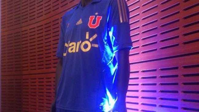 U. de Chile presentó nueva camiseta para la temporada 2013-2014