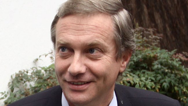 UDI espera a Golborne tras bajada de Kast en Santiago Oriente