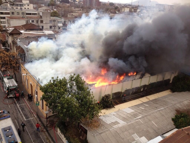 Incendio movilizó a Bomberos en Santiago